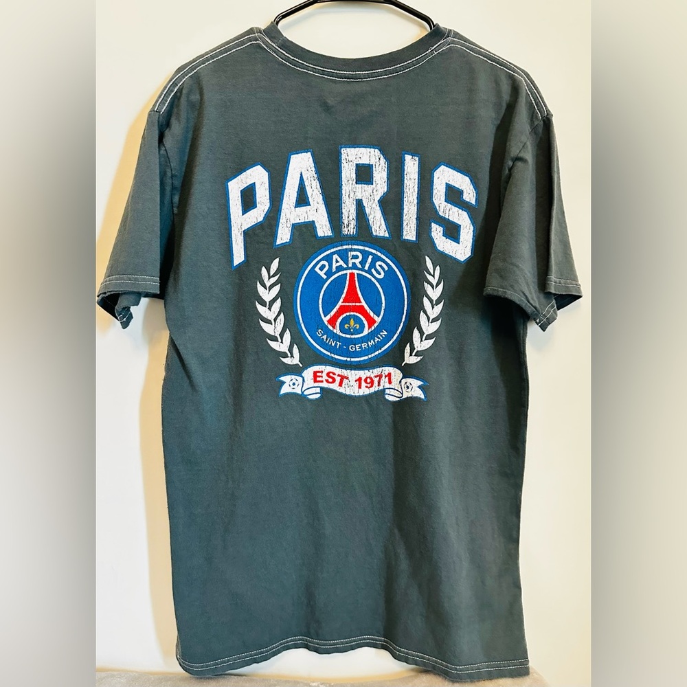 NWT Officially licensed Paris Saint-Germain graphic t-shirt. Size Medium